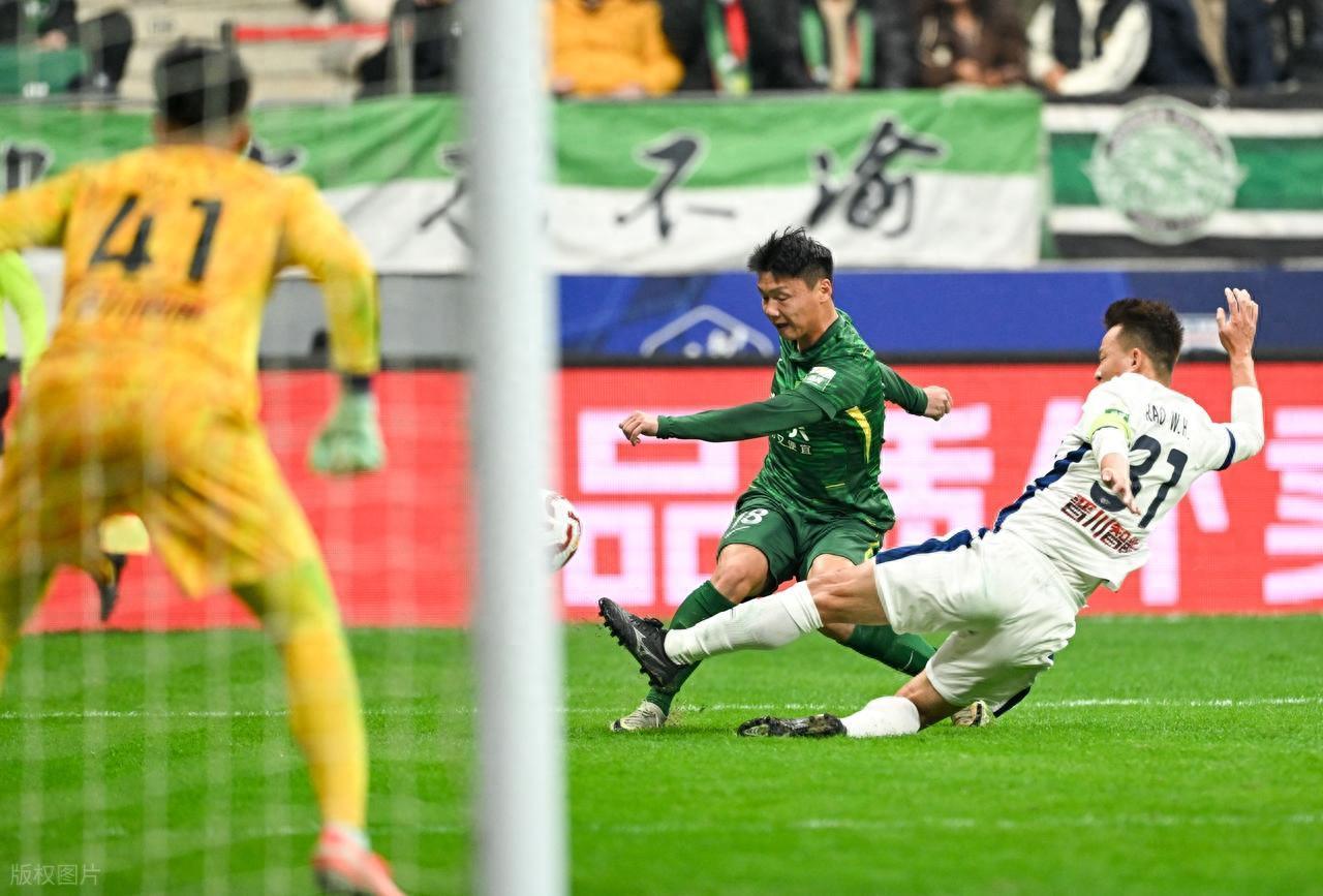 云开体育官网-26岁国足锋霸放狠话？赛季目标进3球！上赛季只进了2球，引发热议