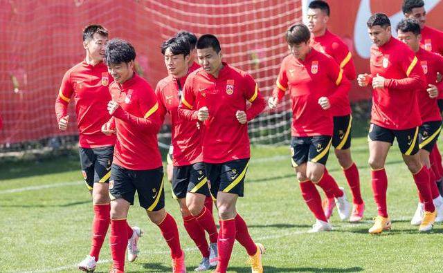 开云-【早报】“快乐”的C罗和不快乐的莱万...